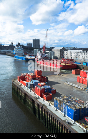 dh Aberdeen Harbour Hafen ABERDEEN Container Nordsee liefert Öl Unterstützungsschiffe Aberdeen dockt uk Schottland Stockfoto