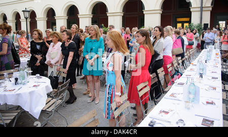 Der Vorsitzende Abendessen während der DLD (Digital Life Design) Frauen bei Schumanns am 14. Juli 2012 in München. DLD Women ist eine Weltneuheit-Konferenz mit einem Fokus auf weibliche Märkte in Wirtschaft, Medien, Technologie, Gesellschaft, Gesundheitswesen Stockfoto