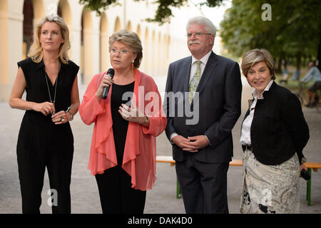 Maria Furtwängler-Burda, Viviane Reding, Martin Zeil und Steffi Czerny besucht die Vorsitzende Abendessen während der DLD (Digital Life Design) Frauen bei Schumanns am 14. Juli 2012 in München. DLD Women ist eine Weltneuheit-Konferenz mit einem Stockfoto