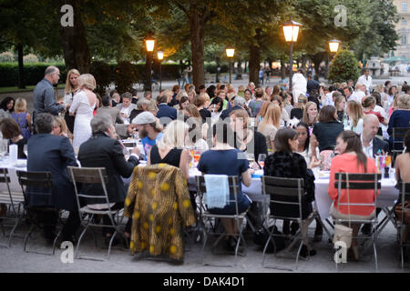 Der Vorsitzende Abendessen während der DLD (Digital Life Design) Frauen bei Schumanns am 14. Juli 2012 in München. DLD Women ist eine Weltneuheit-Konferenz mit einem Fokus auf weibliche Märkte in Wirtschaft, Medien, Technologie, Gesellschaft, Gesundheitswesen Stockfoto