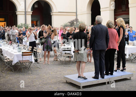 Der Vorsitzende Abendessen während der DLD (Digital Life Design) Frauen bei Schumanns am 14. Juli 2012 in München. DLD Women ist eine Weltneuheit-Konferenz mit einem Fokus auf weibliche Märkte in Wirtschaft, Medien, Technologie, Gesellschaft, Gesundheitswesen Stockfoto