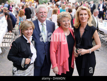 Steffi Czerny(left), Martin Zeil, Viviane Reding und Maria Furtwängler-Burda (rechts) besucht die Vorsitzende Abendessen während der DLD (Digital Life Design) Frauen bei Schumanns am 14. Juli 2012 in München. DLD Women ist eine Weltneuheit-Konferenz mit einem Stockfoto