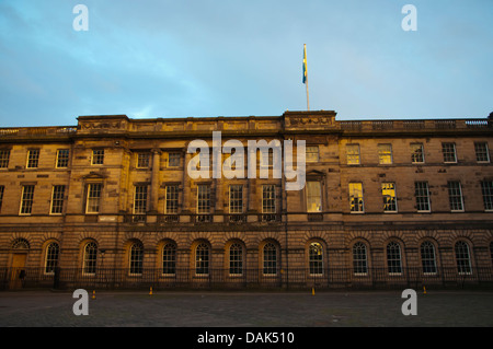 Gebäude, in denen oberste Gerichtshof Bundesplatz entlang der Royal Mile Altstadt Edinburgh Schottland Großbritannien UK Europe Stockfoto