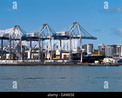 Dh der Hafen von Auckland Auckland Neuseeland Hafen von Auckland Container terminal Schiff Anker Containerbrücken waitemata Stockfoto