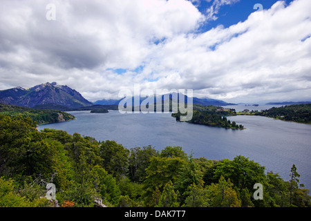 Llao Llao mit Lago Perito Moreno (vorne) und Lago Nahuel Huapi (hinten), aus Bellavistabei, Argentinien, Patagonien, Anden, San Carlos de Bariloche Stockfoto