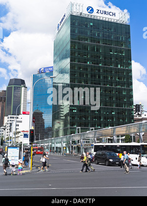 Dh Queen Street AUCKLAND NEUSEELAND Stadt verkehr Auto und Bus Britomart Transport Centre Downtown Stockfoto