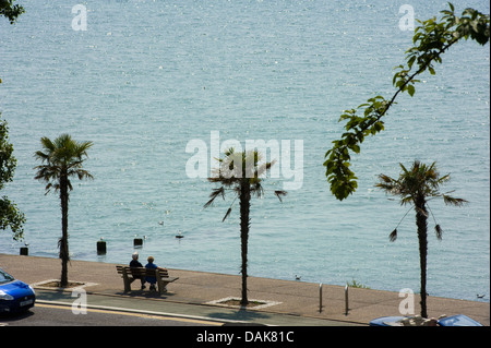 Paar am Southends Meer entspannen. Stockfoto