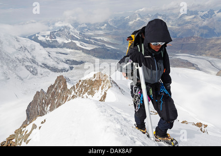 Bergsteiger auf Monte Rosa Duforspitze (4634m), höchste Gipfel in der Schweiz Zermatt, Valais, Schweizer Alpen, Schweiz, Europa (MR) Stockfoto