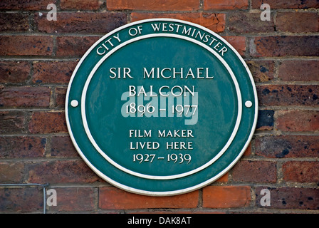 Westminster grüne Plakette markiert ein Haus von Film-Hersteller und Produzent Sir Michael Balcon, Tufton Street, London, england Stockfoto