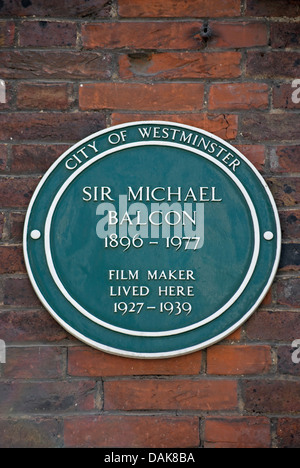 Westminster grüne Plakette markiert ein Haus von Film-Hersteller und Produzent Sir Michael Balcon, Tufton Street, London, england Stockfoto