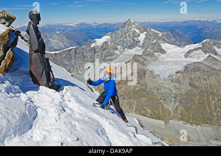 Bergsteiger auf das Matterhorn (4478m), Zermatt, Schweizer Alpen, Schweiz, Europa (MR) Stockfoto