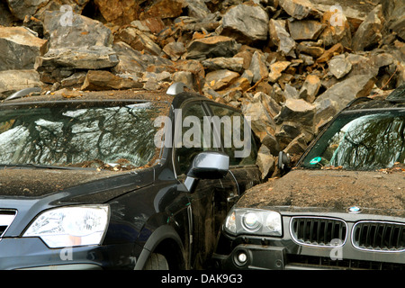 Totalverlust des Autos durch einen Felsen Bremsen aus Deutschland Stockfoto