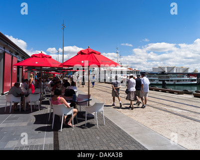 dh Wynyard Quarter AUCKLAND NEW ZEALAND North Wharf Menschen wandern und Dock Lager restaurants Stockfoto