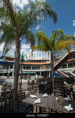 OUTDOOR-CAFE JACKSONVILLE LANDING NORDUFER WATERFRONT JACKSONVILLE FLORIDA USA Stockfoto