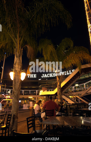 OUTDOOR-CAFE JACKSONVILLE LANDING NORDUFER WATERFRONT JACKSONVILLE FLORIDA USA Stockfoto