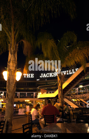 OUTDOOR-CAFE JACKSONVILLE LANDING NORDUFER WATERFRONT JACKSONVILLE FLORIDA USA Stockfoto