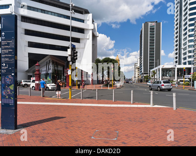 dh Quay Street AUCKLAND NEW ZEALAND Auckland Waterfront Menschen Kreuzung Straßenverkehr Stockfoto