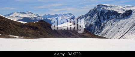 Blick vom Pordoijoch (2239 m) über Arabba zum Monte Pelmo (3168 m), Italien, Südtirol, Dolomiten, Buchenstein del Col di Lana Stockfoto