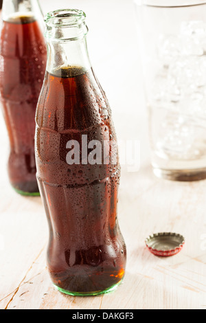 Erfrischendes Eis kalte Limonade in einem Glas Stockfoto