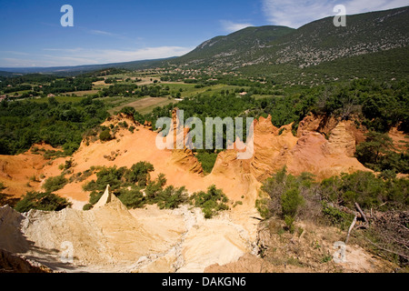 Ocre Felsen, Rustrel, Provence, Frankreich, Französisch-Colorado Stockfoto