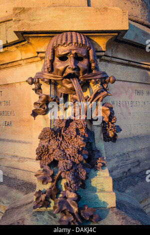 Basis des Shakespeare-Denkmals von Herrn Ronald Gower in Bronze, Bancroft Gardens, London, UK Stockfoto