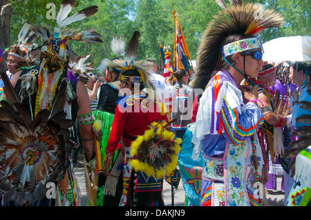 Die stolze Mohawk Nation lebt in Kahnawake Heimatgemeinde befindet sich am Südufer des St. Lorenz Stroms in Quebec Kanada feiert seine jährlichen Pow-Wow mit traditionellen Tänzen und Trommel-Musik-July13-14 2013 Stockfoto