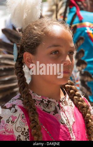 Die stolze Mohawk Nation lebt in Kahnawake Heimatgemeinde befindet sich am Südufer des St. Lorenz Stroms in Quebec Kanada feiert seine jährlichen Pow-Wow mit traditionellen Tänzen und Trommel-Musik-July13-14 2013 Stockfoto