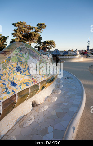 Serpentin Bank in Plaça De La Natura, Park Güell - Gracia, Barcelona, Katalonien, Spanien Stockfoto