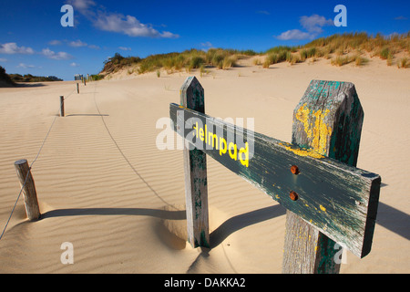 De Panne Wegweiser im Westhoek Naturschutzgebiet de Westhoek Natur Reservat, Belgien, Zeeland Stockfoto