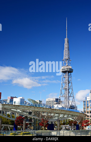 Oasis 21 und des Fernsehturms in Nagoya, Japan. Stockfoto