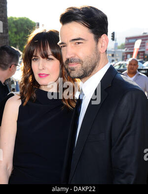 15. Juli 2013 - Hollywood, Kalifornien, USA - ROSEMARIE DEWITT und RON LIVINGSTON Teilnahme an der Premiere von '' The zaubern '' im Arclight Cinerama Dome statt. (Kredit-Bild: © D. Long/Globe Photos/ZUMAPRESS.com) Stockfoto