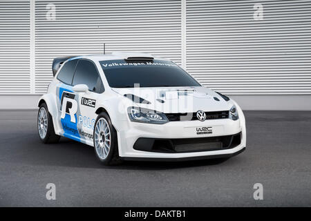 Eine undatierte VW Handout Bild zeigt das neue Rallye-Auto Polo R WRC von Volkswagen Motorsport. Deutsche Automobilhersteller Volkswagen betritt die Rallye-Weltmeisterschaft. Ab 2013 wird der Polo R WRC Rallye bereits etablierten Automobilmarken herausfordern. Foto: Volkswagen Motorsport / redaktionelle Nutzung nur Stockfoto