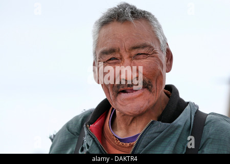 Porträt von einem freundlichen Inuit, Kanada, Nunavut Stockfoto