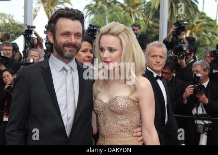 Schauspielern Rachel McAdams und Michael Sheen kommen bei der Premiere von "Dornröschen" auf der 64. Internationalen Filmfestspiele von Cannes am Palais des Festivals in Cannes, Frankreich, 12. Mai 2011. Foto: Hubert Boesl Stockfoto