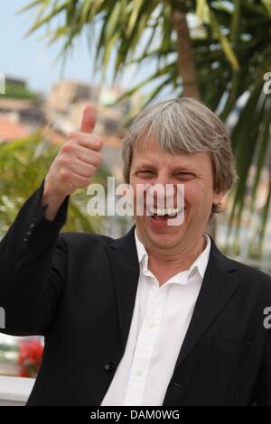 Deutscher Regisseur Andreas Dresen stellt bei Photocall "Stopped auf dem richtigen Weg" auf der 64. Internationalen Filmfestspiele von Cannes am Palais des Festivals in Cannes, Frankreich, am 15. Mai 2011. Foto: Hubert Boesl Stockfoto