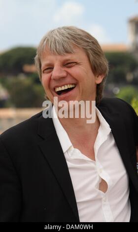 Deutscher Regisseur Andreas Dresen stellt bei Photocall "Stopped auf dem richtigen Weg" auf der 64. Internationalen Filmfestspiele von Cannes am Palais des Festivals in Cannes, Frankreich, am 15. Mai 2011. Foto: Hubert Boesl Stockfoto