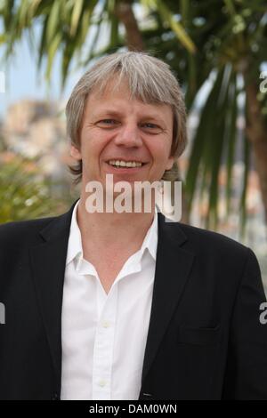 Deutscher Regisseur Andreas Dresen stellt bei Photocall "Stopped auf dem richtigen Weg" auf der 64. Internationalen Filmfestspiele von Cannes am Palais des Festivals in Cannes, Frankreich, am 15. Mai 2011. Foto: Hubert Boesl Stockfoto