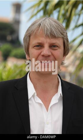 Deutscher Regisseur Andreas Dresen stellt bei Photocall "Stopped auf dem richtigen Weg" auf der 64. Internationalen Filmfestspiele von Cannes am Palais des Festivals in Cannes, Frankreich, am 15. Mai 2011. Foto: Hubert Boesl Stockfoto