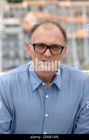 Österreichische Regisseur Markus Schleinzer stellt bei dem Fototermin von "Michael" auf der 64. Internationalen Filmfestspiele von Cannes am Palais des Festivals in Cannes, Frankreich, am 15. Mai 2011. Foto: Hubert Boesl Stockfoto