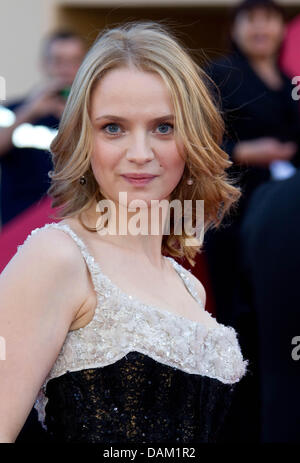 Französische Schauspielerin Sara Forestier besucht die Premiere von "The Tree Of Life" auf der 64. Internationalen Filmfestspiele von Cannes am Palais des Festivals in Cannes, Frankreich, am 16. Mai 2011. Foto: Hubert Boesl Stockfoto