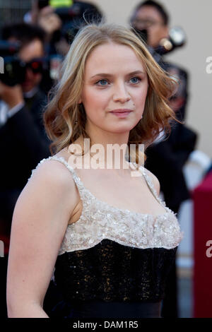 Französische Schauspielerin Sara Forestier besucht die Premiere von "The Tree Of Life" auf der 64. Internationalen Filmfestspiele von Cannes am Palais des Festivals in Cannes, Frankreich, am 16. Mai 2011. Foto: Hubert Boesl Stockfoto