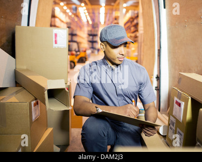 Austräger Check-Boxen in van Stockfoto