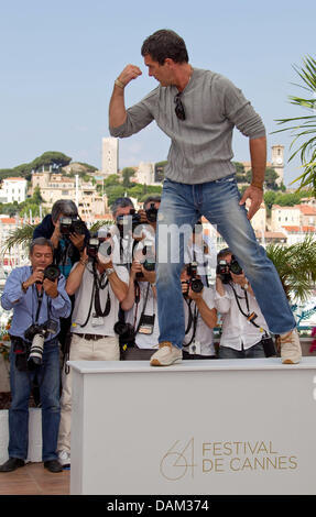 Spanische Schauspieler Antonio Banderas besucht die Photocall zum Film "Die Haut, ich lebe In" ("La Piel Que Habito") während der 64. Internationalen Filmfestspiele von Cannes am Palais des Festivals in Cannes, Frankreich, 19. Mai 2011. Foto: Hubert Boesl Stockfoto