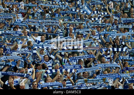 Fußball DFB-Pokalfinale: MSV Duisburg - FC Schalke 04:00 Samstag (21.05.2011) Im Olympiastadion in Berlin. Duisburg-Fans Jubeln Vor Dem Spiel. Foto: Jens Wolf dpa Stockfoto