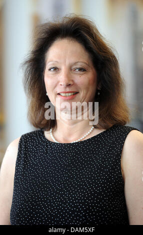 Angelika Dammann, Personalvorstand und Arbeitsdirektor der Softwear Corporation SAP, ist während eines Interviews in ihrem Büro am Firmensitz in Walldorf, Deutschland, 24. Mai 2011 abgebildet. Angelika Dammann ist die erste Frau, Vorstandsmitglied von Europas größten Software-Unternehmen SAP. Foto: Uli Deck Stockfoto