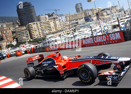 Deutsche Formel1-Fahrer Timo Glock von Virgin F1 steuert sein Auto durch die Hafen-Schikane während des ersten Trainings auf dem Stadtkurs von Monte Carlo, Monaco, 26. Mai 2011. Am 29 Mai findet die Formel 1 Grand Prix von Monaco statt. Foto: Jens Buettner dpa Stockfoto