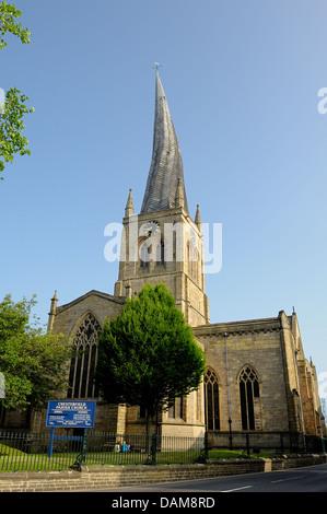 Der verdrehte Turmspitze der Chesterfield Parish Kirche Derbyshire England United Kingdom Stockfoto