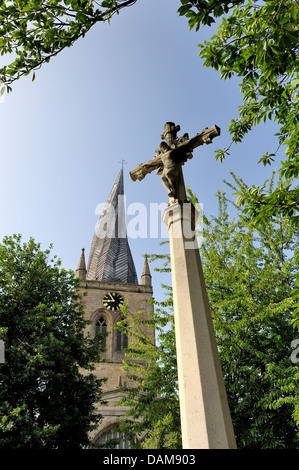 Der verdrehte Turmspitze der Chesterfield Parish Kirche Derbyshire England United Kingdom Stockfoto