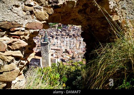 Blick auf das kleine Dorf Isnello in den Monti Madonie, Provinz von Palermo, Sizilien, Sicilia, Italien, Italia Stockfoto