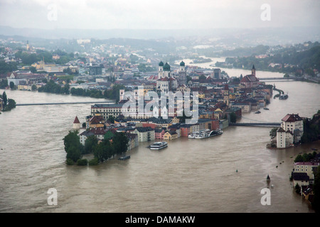 Zusammenfluss der Flüsse Inn, Donau und Ilz in Passau im Juni 2013 überflutet, Passau, Bayern, Deutschland Stockfoto